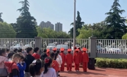 国旗飘飘润童年 逐梦飞翔心向党